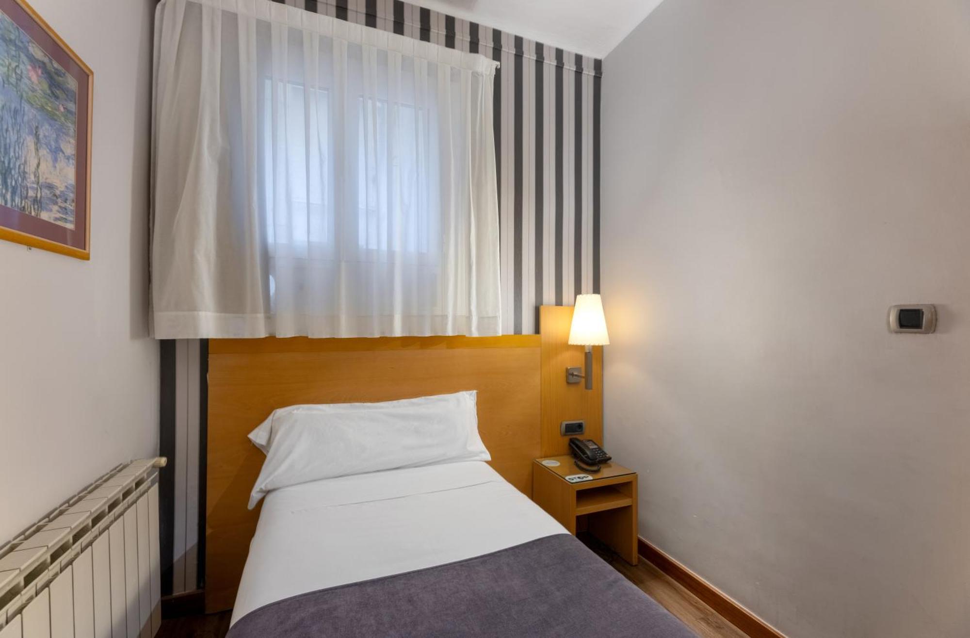 Hotel Lyon Barcelona Exterior foto